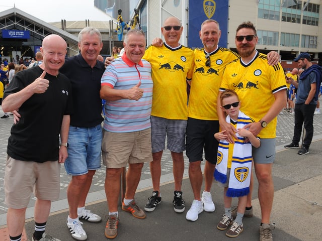 Leeds United v FC Augsburg   pre season friendly 15-08-2026 pic Steve Riding Leeds United fans arrive at the stadium 