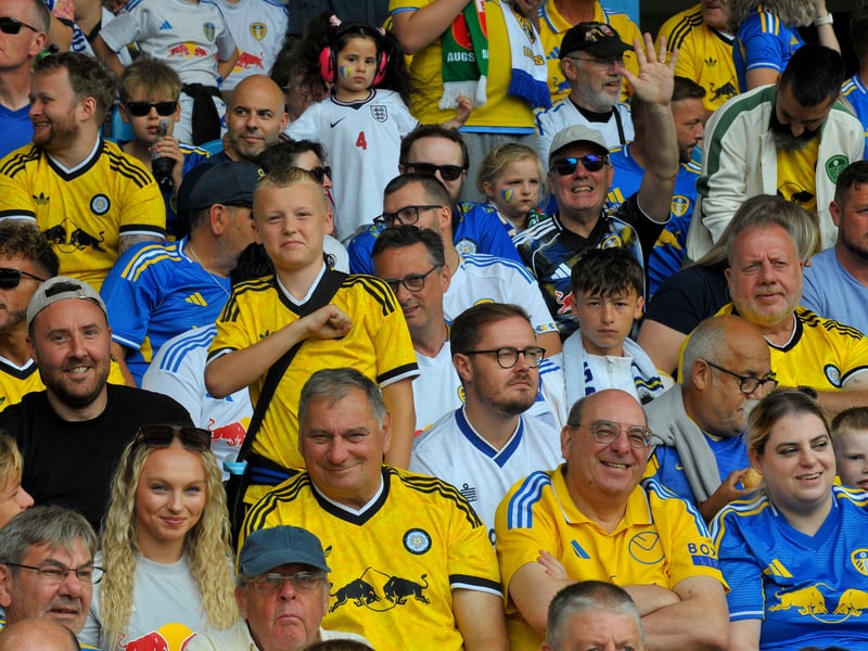 Leeds United v FC Augsburg   pre season friendly 15-08-2026 pic Steve RidingFans enjoy the game