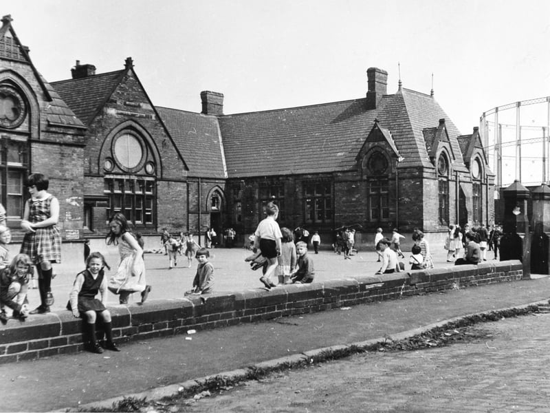 Sheepscar School, Leeds, in June 1968, with a gasometer in the background