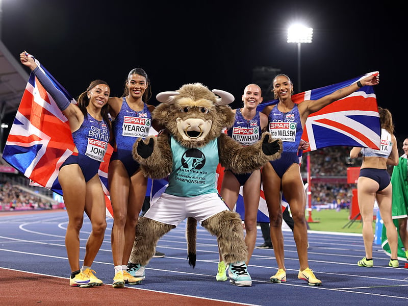 Silver: Women's 4x400m Relay
