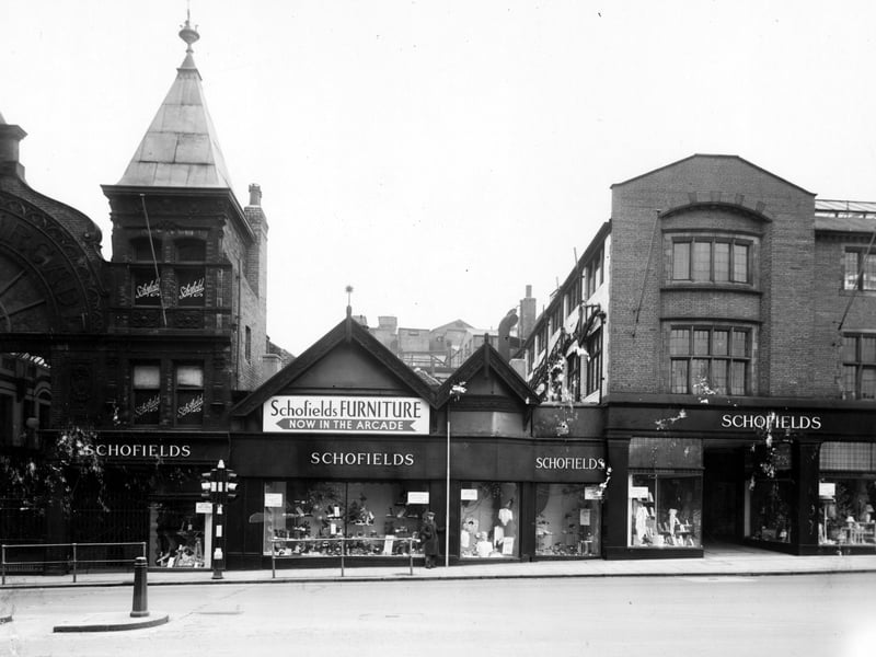 Schofields department store from The Headrow, just to the right of the Victoria Arcade in December 1949. Traffic lights and a bollard are visible. A man with a measuring pole looks at the camera.