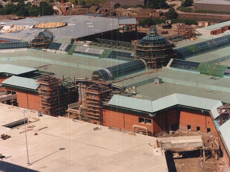 Meadowhall under construction in the late 80s. 