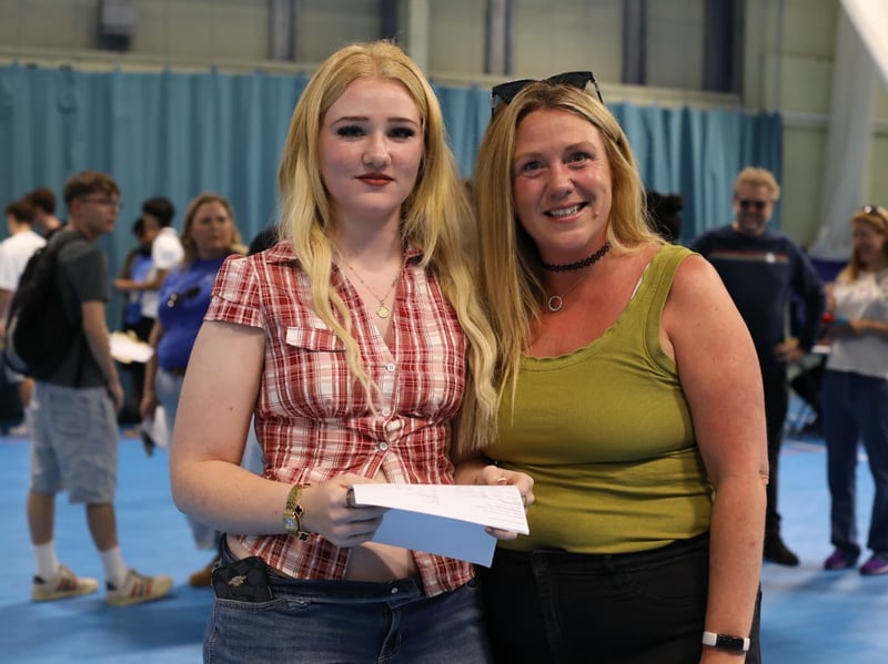 Students finding out their GCSE results at Priory School, Southsea.
Pictured: Isobelle Capon and mum Vicky Smith
Picture: Habibur Rahman