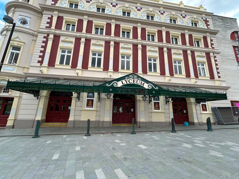 For those 16-26, Sheffield Theatres have on offer, allowing tickets for select shows to be bought for only £5. By creating an account on the Sheffield
Theatres site, people can register for the ‘Live for Five’ scheme, giving discount tickets for younger theatre-goers. Shows such as Crush, Selene and Bones in the Desert are available to see at the minute, with other shows constantly being announced.