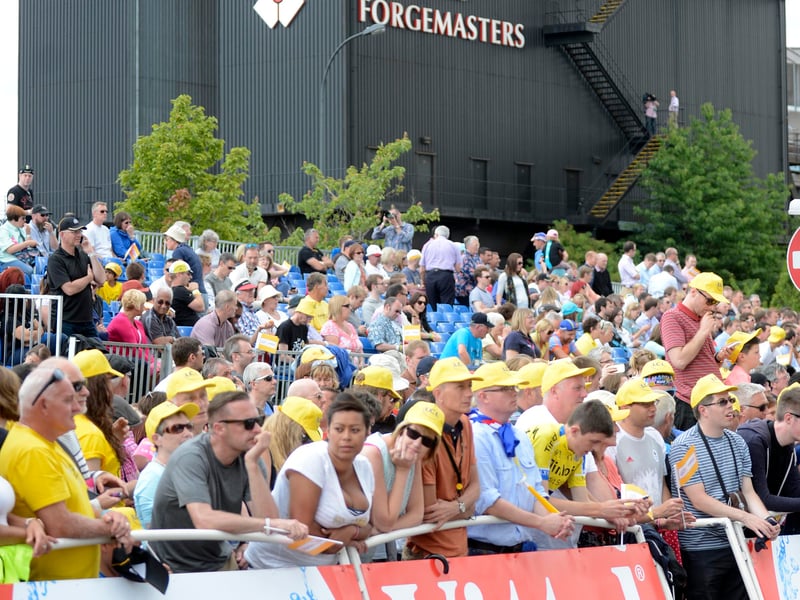 Tour de France 2014 Stage 2 - Sheffield Motorpoint ArenaFans at the finish line in front of Sheffield Forgemasters