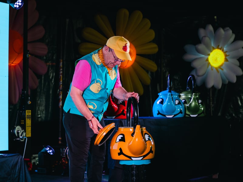Artie from the Singing Kettle entertained the kids, providing some nostalgia for parents who grew up with the show.