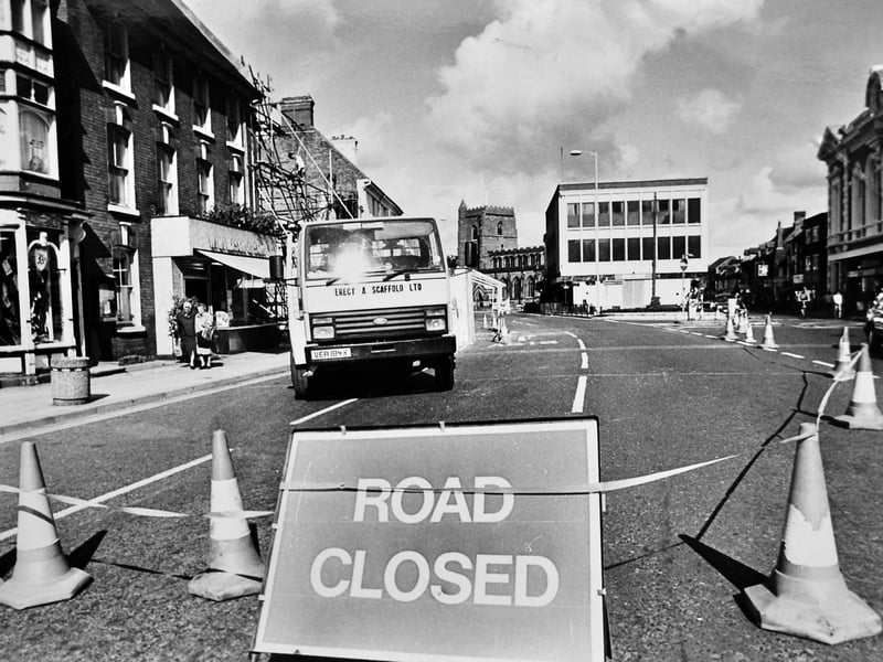 A road closed sign marks the disruption in Newport in September 1989, when urgent safety work led to diversions around the town. Experts feared a stone arch at the former Tuckers ironmongers could collapse, following another shop collapse less than a month earlier. Can you remember the road closures and disruption, or the old Tuckers shop before it disappeared?
