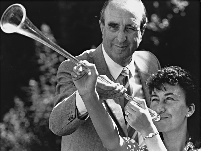 Ted Gray and Jane Bradley show off a crystal post horn made by Royal Doulton Crystal at Amblecote in July 1989. The unusual piece was created to mark the opening of the Dudley Crystal Festival at Broadfield House Glass Museum in Kingswinford. Do you remember the Dudley Crystal Festival, or visiting Broadfield House Glass Museum?