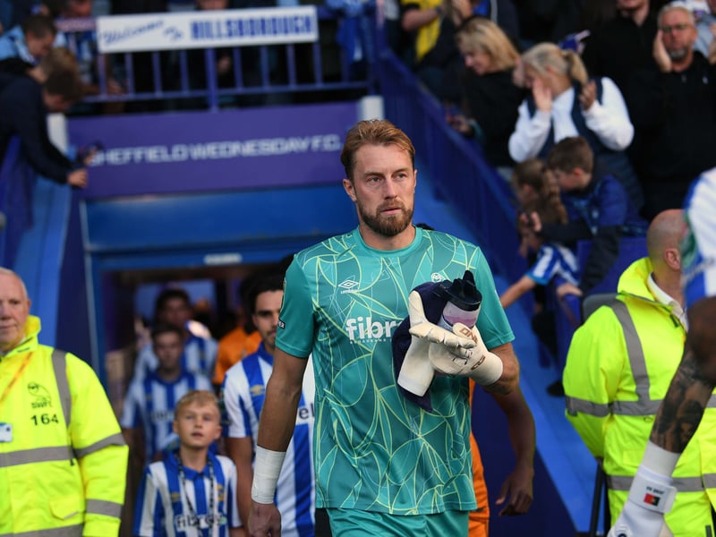 Many questioned whether he would be the number one after arriving in the summer. Shrugged off some early rustines to record successive clean sheets before the international break.