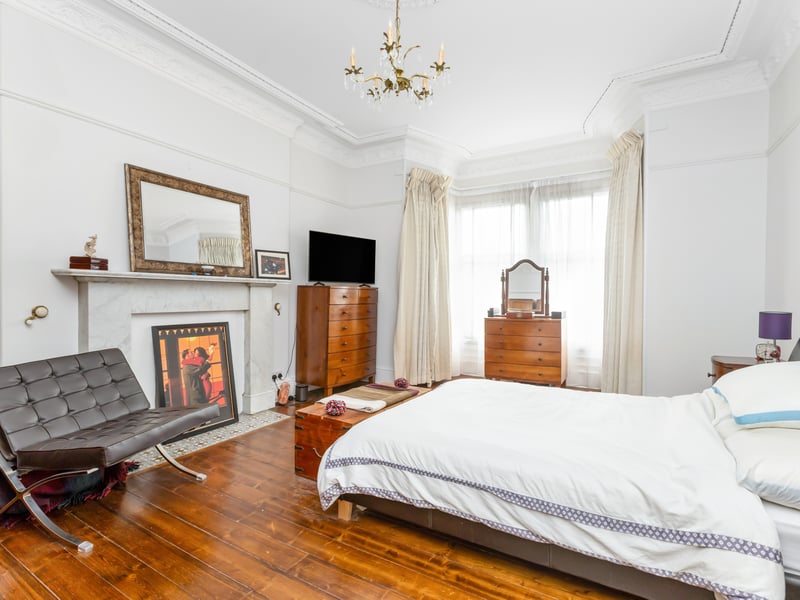 The impressive principal bedroom is a real highlight, featuring a charming fireplace, attractive box window and direct access to a balcony, providing a lovely spot to enjoy the surrounding views.