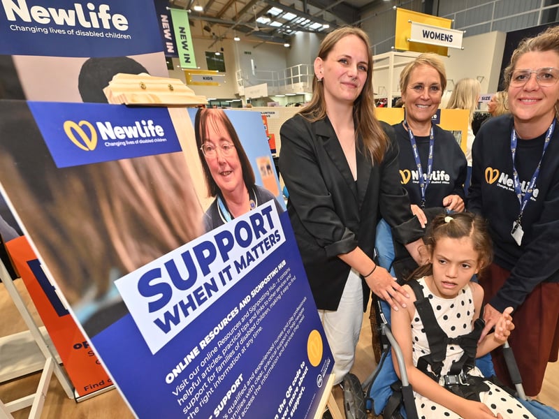 Fiona Robinson and Rachel Perrin meet the family of Larissa Evans and daughter Summer Calvin