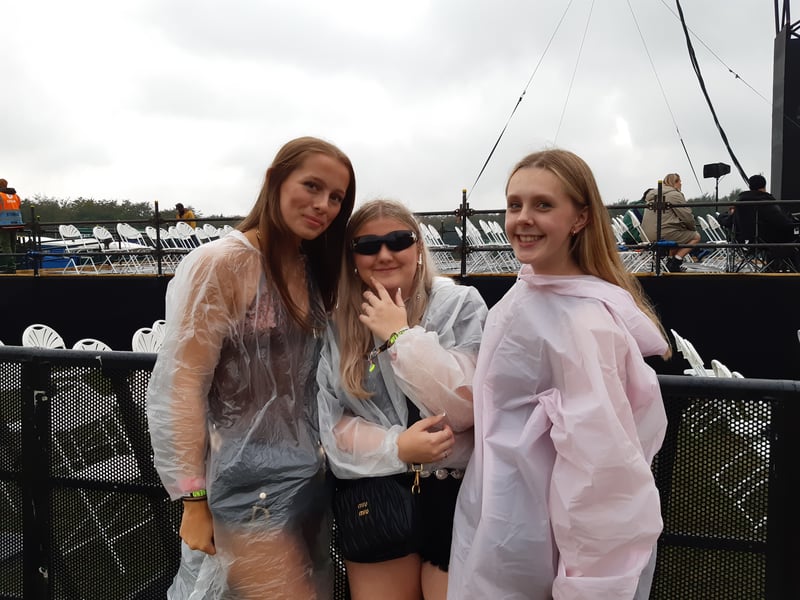 Despite the very soggy start to this year's Leeds Festival, the rainy weather couldn't keep the good vibes away - with Kasabian headlining the first ever Thursday of music