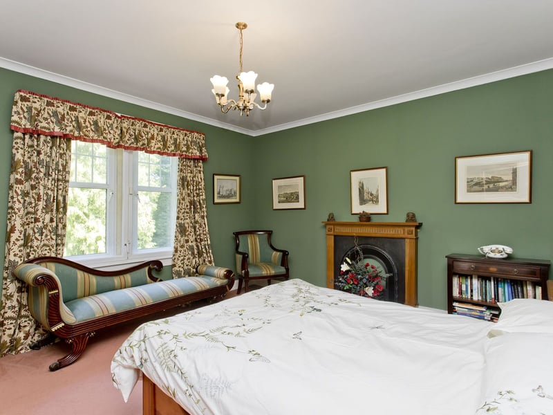 The second substantial bedroom also benefits from an en-suite, this time with a large bath.