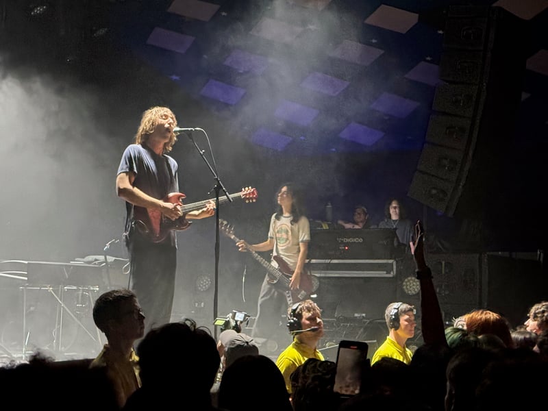 The band opened their set with 'Long Island City Here I Come' from breakthrough album 'Getting Killed'.