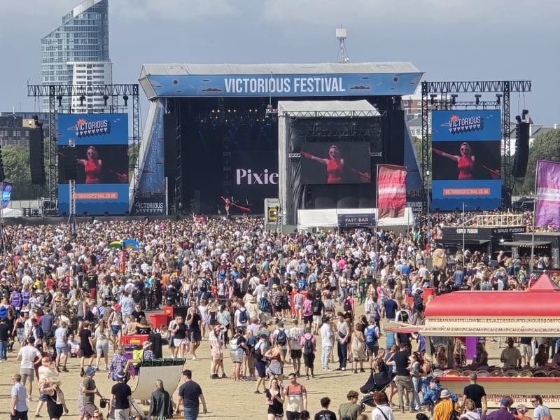Pixie Lott took to Common Stage on the first day of Victorious for a fabulous performance. 

