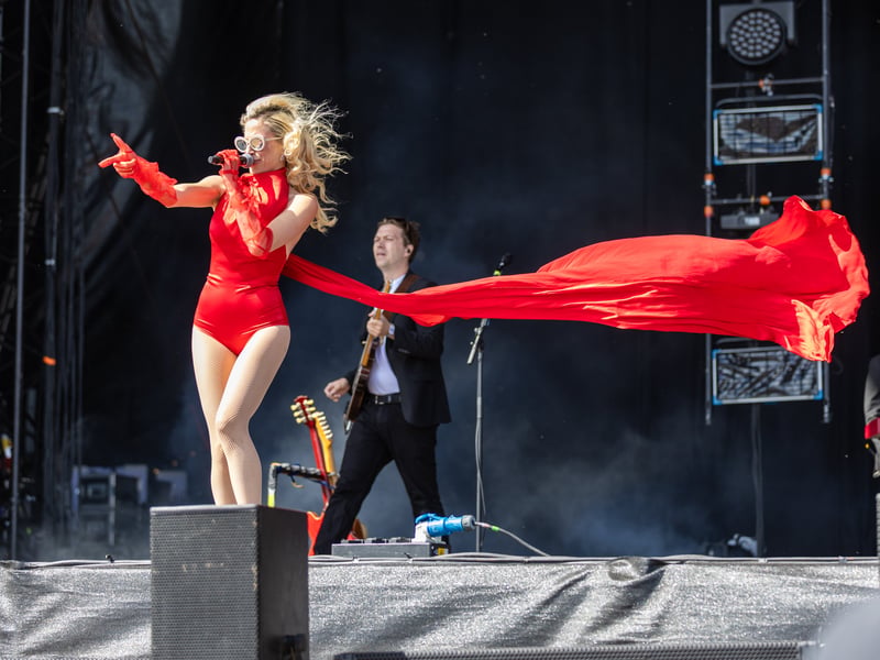 Pixie Lott took to the Common Stage on Friday, August 28.