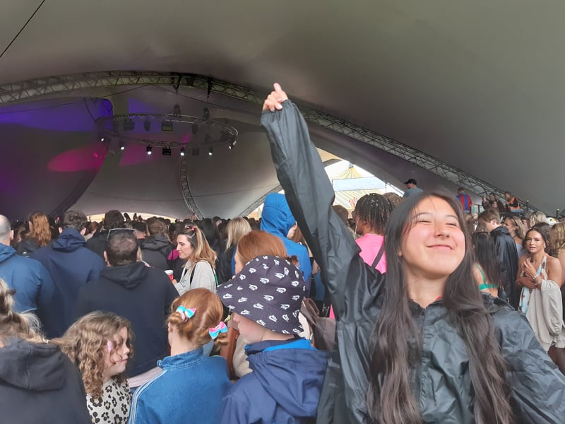 Not even the mixed weather could keep the crowd from being in a good mood at Leeds Festival on Friday