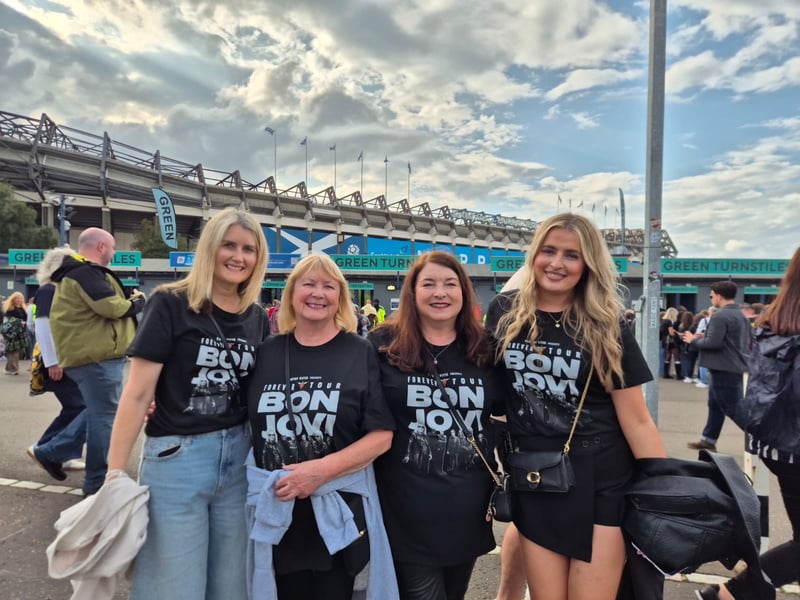 Carole, Rachel, Muriel and Lauren made sure to hit the merch stand