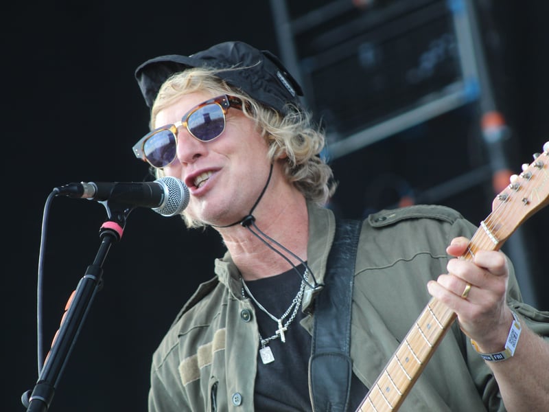 Cast playing on Common Stage at Victorious on Friday, August 28.

Pictured: John Power

Picture: Paul Windsor 