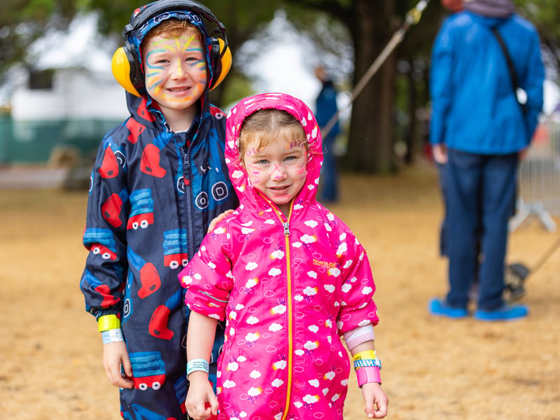Crowds at Victorious Festival on Saturday, August 29, 2026.

Pictured: Freddie and Harriet  

Picture: Marcin Jedrysiak
