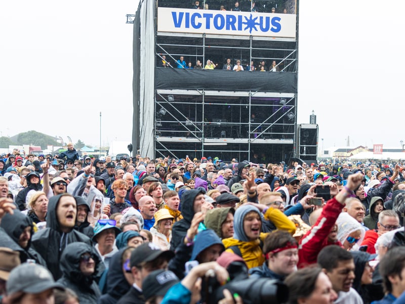 Crowds watching Lottery Winners on the Common Stage on Saturday, August 29. 

Picture: Marcin Jedrysiak