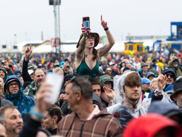 Crowds watching Lottery Winners on the Common Stage on Saturday, August 29. 

Picture: Marcin Jedrysiak
