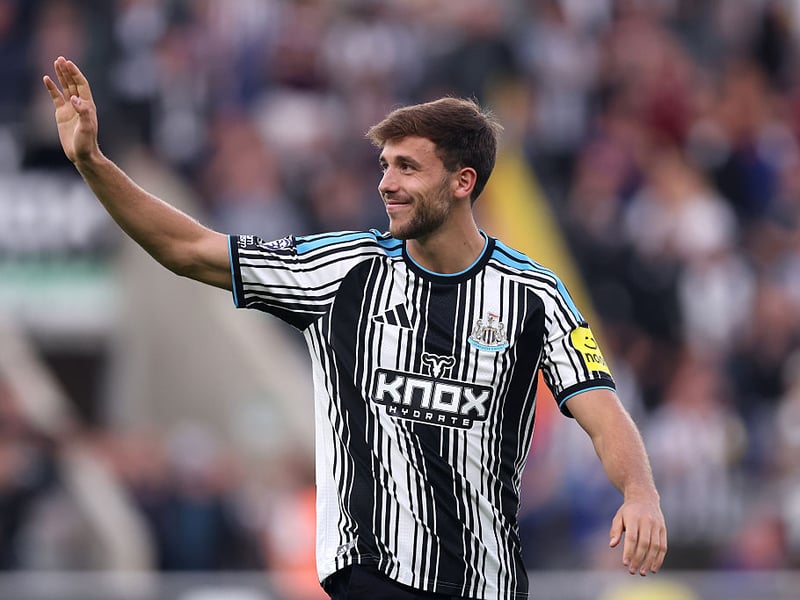A conductor in the middle. Pinged 60-yard passes for fun. Will be an integral player for NUFC this season.
