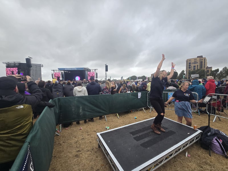 A BSL signer translates Jessie J's version of Prince's Purple Rain at Victorious festival in Southsea
