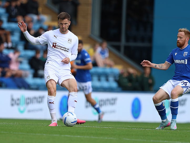 Had lots of touches, more than anyone else in white, but a combination of the conditions and the scrappy nature of the game limited his influence and made it difficult to keep possession for long periods... 6
