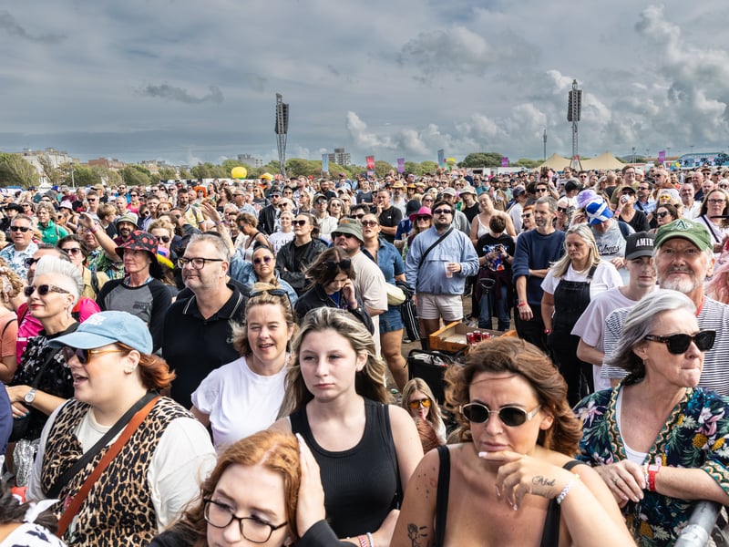 Pictured: Crowds watching Brooke Combe Picture:Marcin Jedrysiak