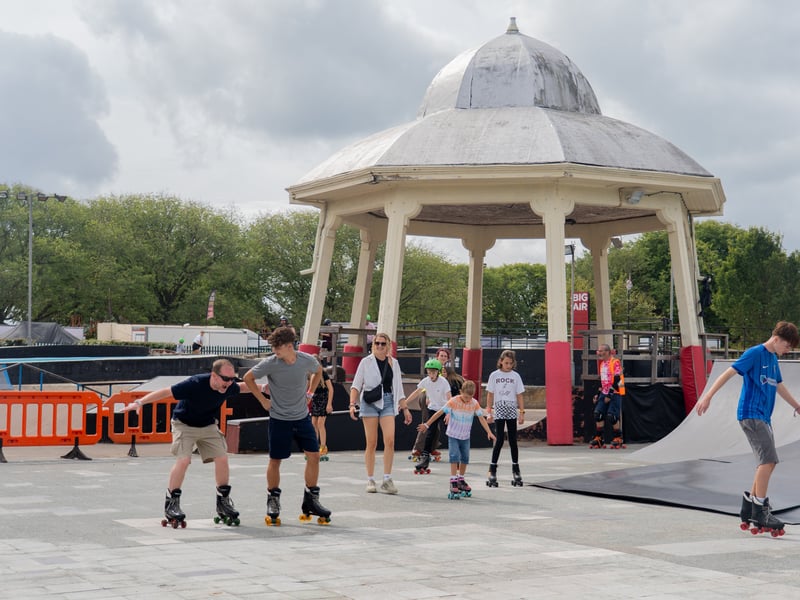 Roller-skating at Victorious.