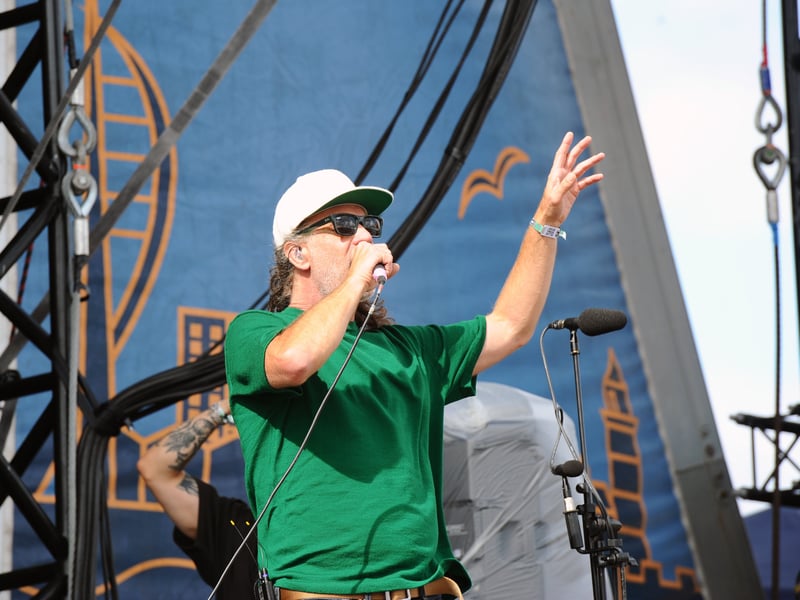 Reef performing on the Common Stage.
