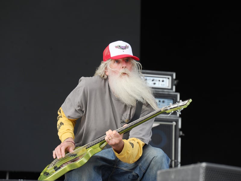 Reef performing on the Common Stage on Sunday, August 30.