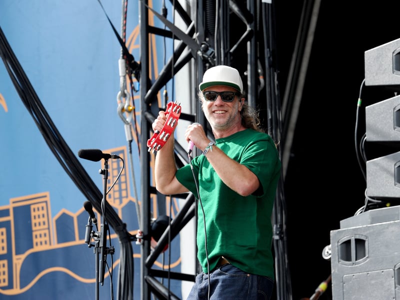  Reef performing on the Common Stage.

