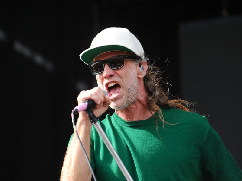Reef performing on the Common Stage.