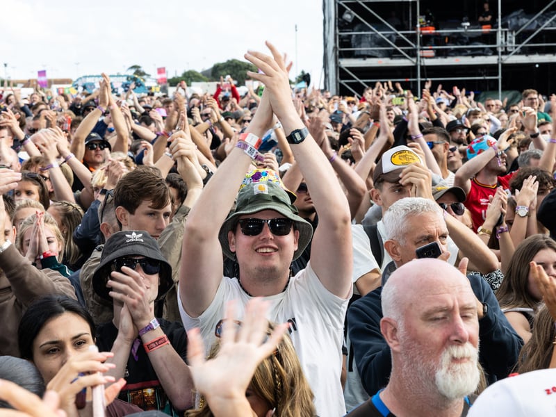 Crowds at the Common Stage applauding The Enemy.