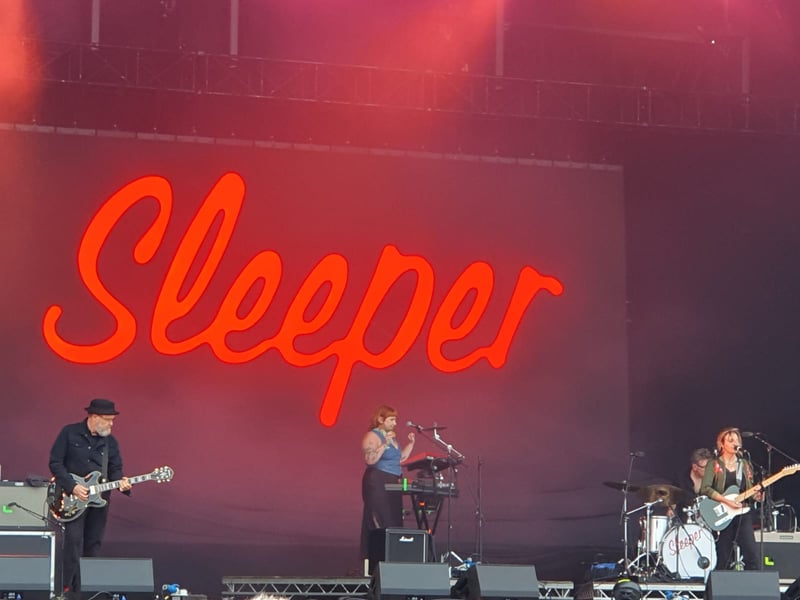 90s rock band Sleeper at The Castle Stage. Portsmouth musician Amy was on the keyboard for the band.