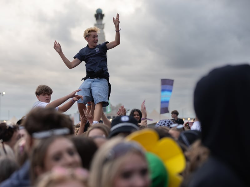 Fans watch The Streets on the Common Stage.