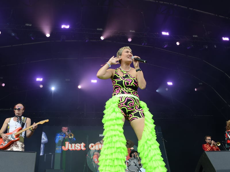 Massaoke at the Castle Stage