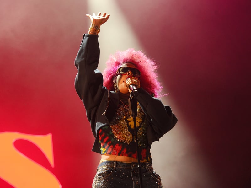 Kelis performing on the Castle Stage.