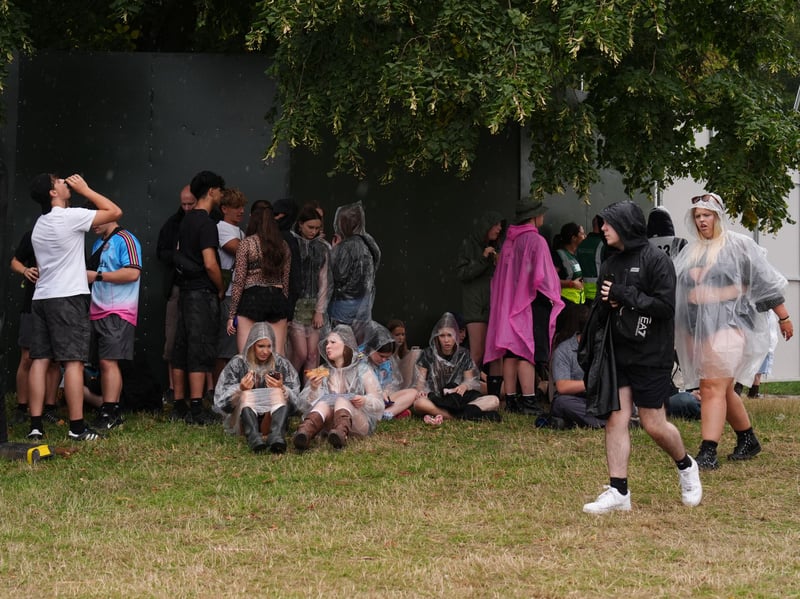 A bite to eat and sheltering from the rain