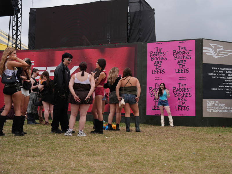 Fans queued to get the ultimate social post thanks to this sign