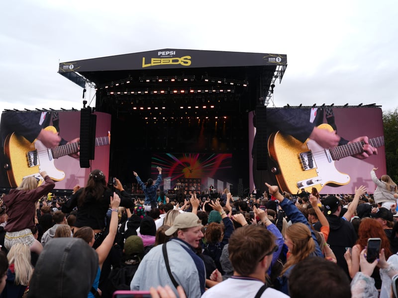 The singer-songwriter drew a huge crowd
