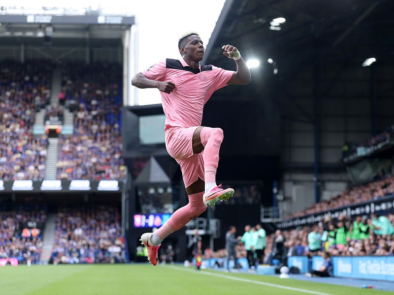 Produced possibly his best 45 minutes in a Sunderland shirt during a lively first-half display on the left. Carried the ball with energy and combined well with those around him, though his final product still needs some work. Replaced by Wilson Isidor after 64 minutes. 7