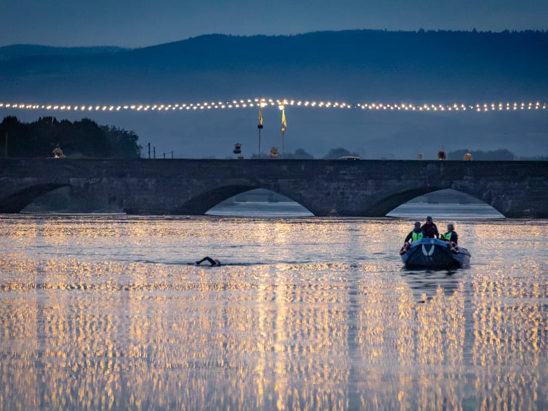 Conor swims towards Arthur’s Quay, with Thomond Bridge in the background, approaching the end of his swim.