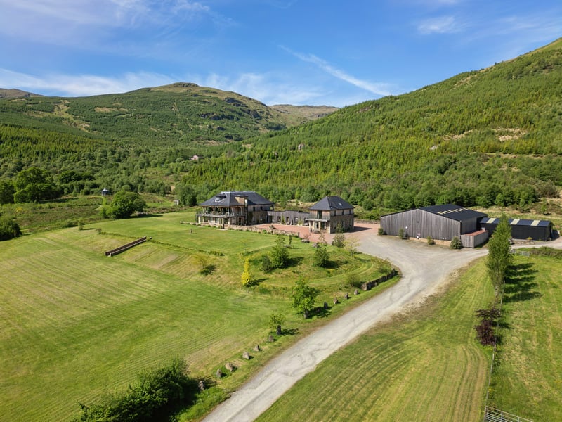 The separate three-bedroom Annex provides further accommodation, while elsewhere on the estate Cuilimuich House has four bedrooms and Whisperwood has six.