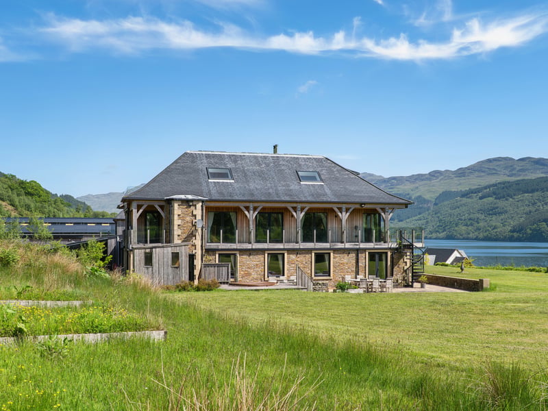 Despite its secluded setting, Carrick Castle Estate is approximately 54 miles from Glasgow and 57 miles from Glasgow Airport.
