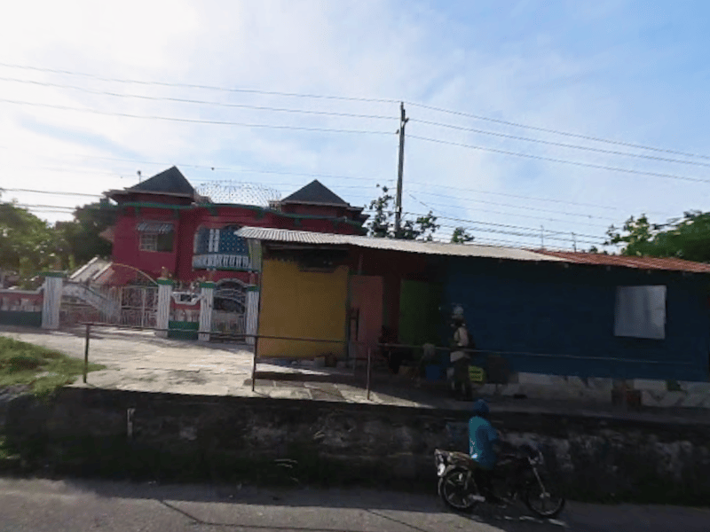 This has been called a “hidden paradise” on Tripadvisor in the past. It’s known for its peaceful farming community and traditional Jamaican dishes. 
