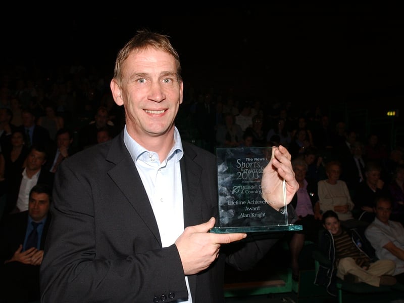 Alan Knight with his lifetime achievement award at The News' sports awards in 2004

PICTURE:STEVE REID(040576-40)