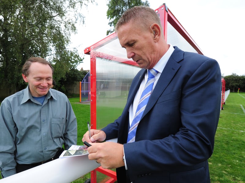 Alan Knight signs an autograph for Lesley Haynes.
Picture by Kate Shemilt.C140848-2